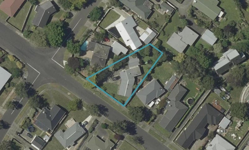 11 Ruamahanga Crescent, Terrace End, Palmerston North - Carousel 1