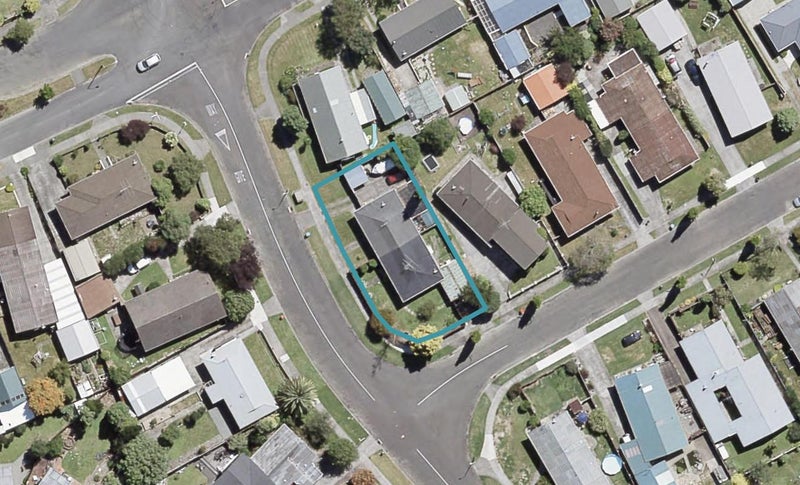 1/16 Tacoma Drive, Totara Park, Upper Hutt - Carousel 1