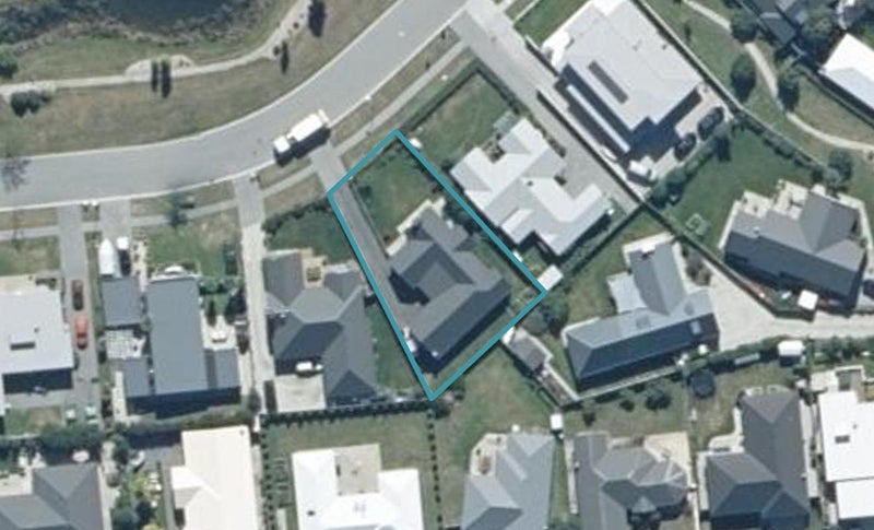 10 Lochnagar Drive, Lake Hayes, Queenstown - Carousel 1