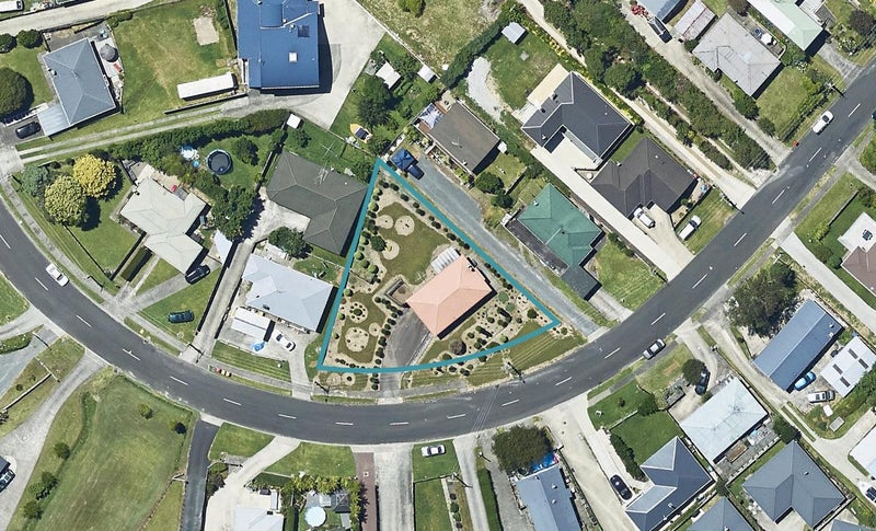 19 Humber Crescent, Gate Pa, Tauranga - Carousel 1
