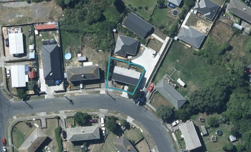 9 Leicester Street, Cannons Creek, Porirua - Carousel 1