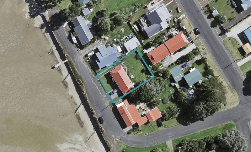 7 Beach Road, Waiuku - Carousel 1