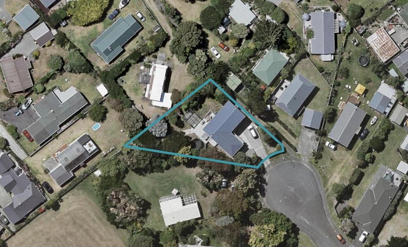 22 Victor Grove, Waikanae Beach, Waikanae - Carousel 1