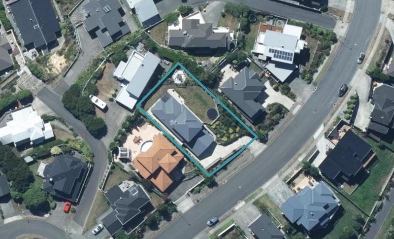 18 Endeavour Drive, Whitby, Porirua - Carousel 1