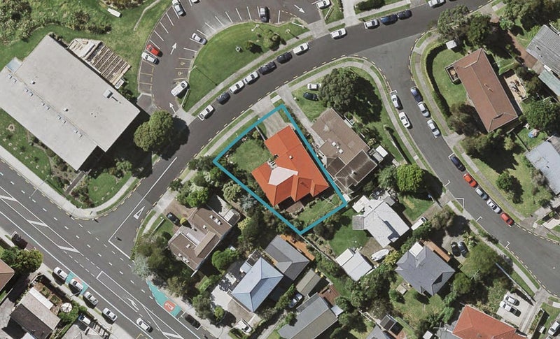 4 Kitewao Street, Northcote, Auckland - Carousel 1