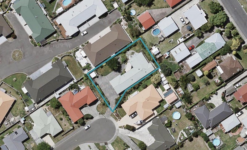 12 Amanda Place, Mayfair, Hastings - Carousel 1