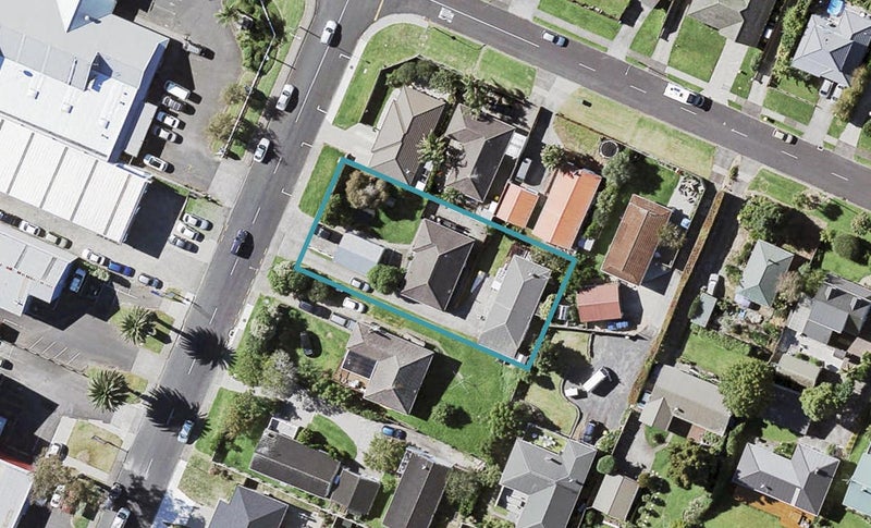 1/136 Moore Street, Howick, Auckland - Carousel 1