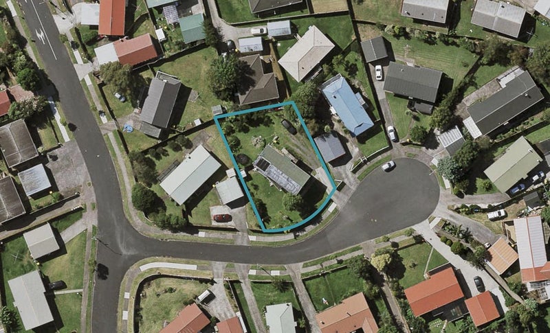 4 Constance Place, Clover Park, Auckland - Carousel 1
