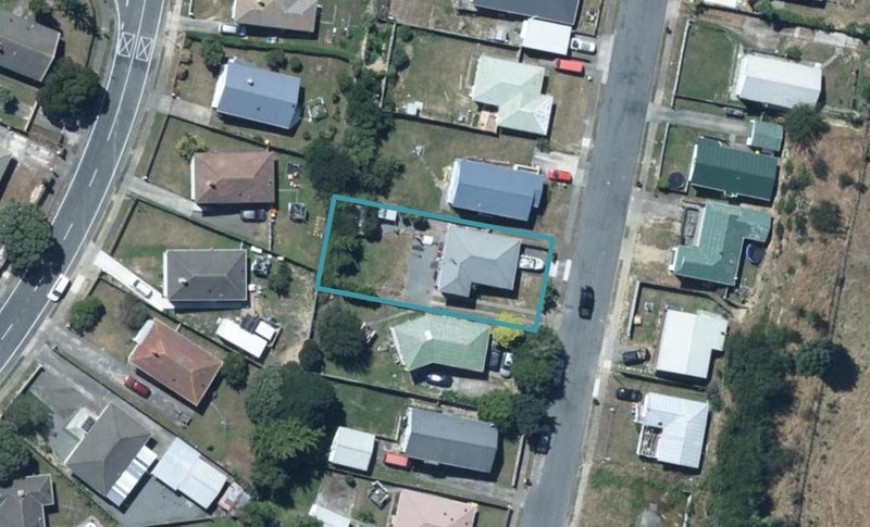 63 Arahura Crescent, Waitangirua, Porirua - Carousel 1