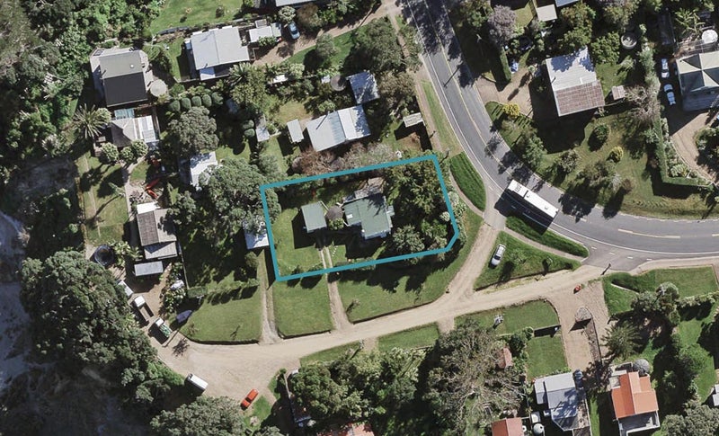 28 Miami Avenue, Surfdale, Waiheke Island - Carousel 1