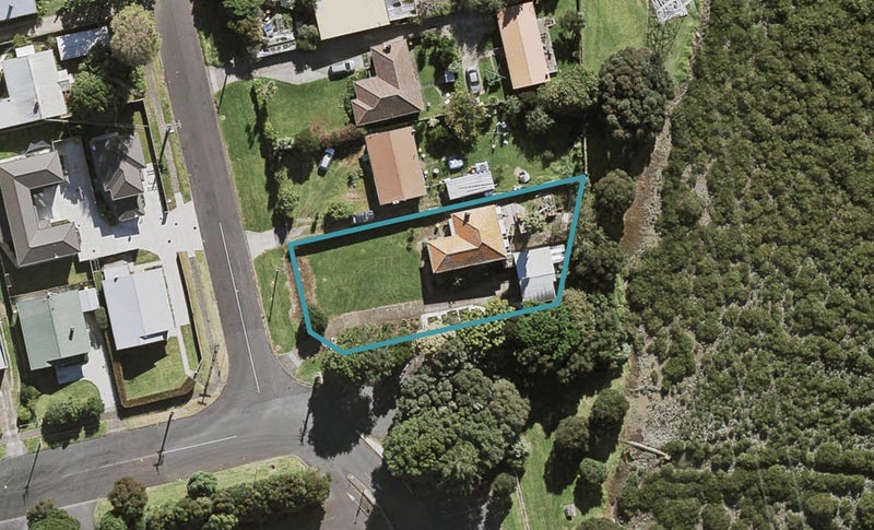 2 Mona Avenue, Mangere Bridge, Auckland - Carousel 1