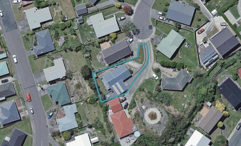 16 Cheyne Walk, Newlands, Wellington - Carousel 1