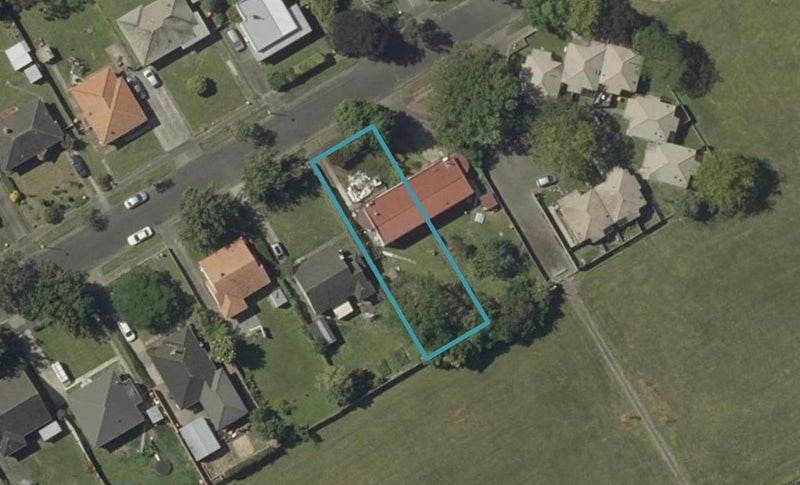 90 Savage Crescent, West End, Palmerston North - Carousel 1
