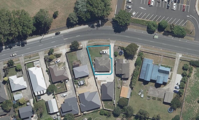 27 Collins Road, Melville, Hamilton - Carousel 1