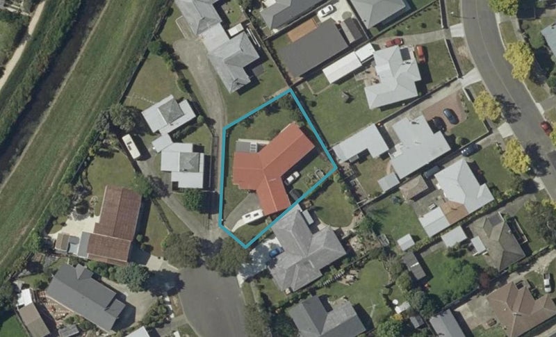11 Hollows Crescent, Takaro, Palmerston North - Carousel 1