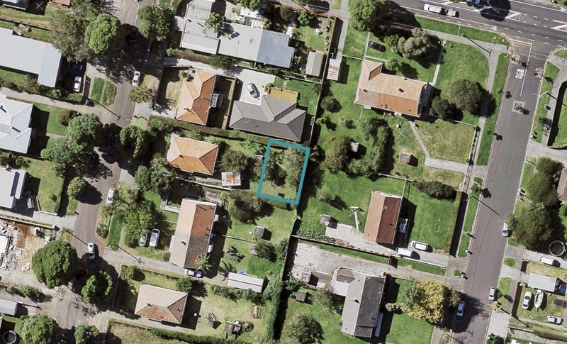 6D Waddell Avenue, Point England, Auckland - Carousel 1