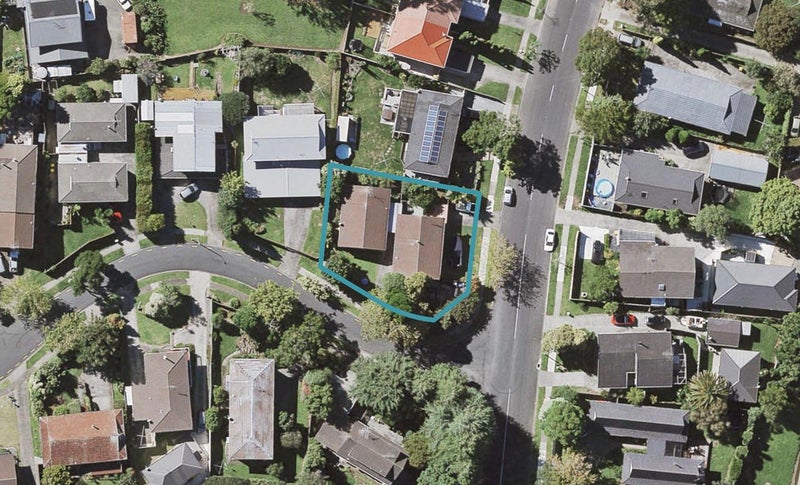 1/1 Yarra Place, Botany Downs, Auckland - Carousel 1