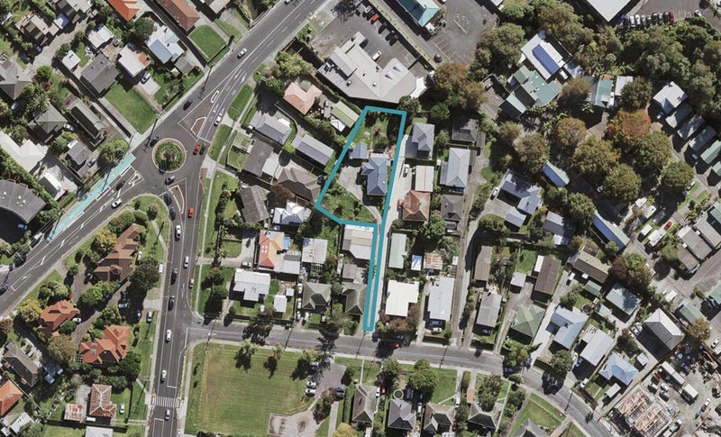 10 Tonar Street, Northcote, Auckland - Carousel 1