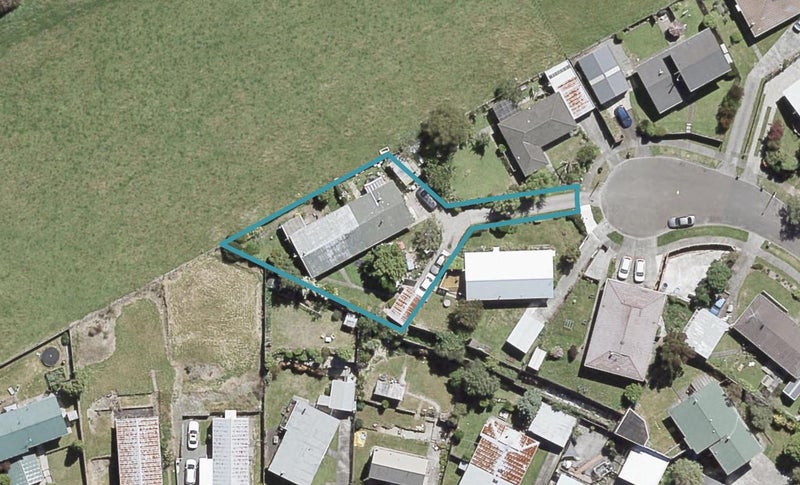 1/7 Utah Grove, Totara Park, Upper Hutt - Carousel 1