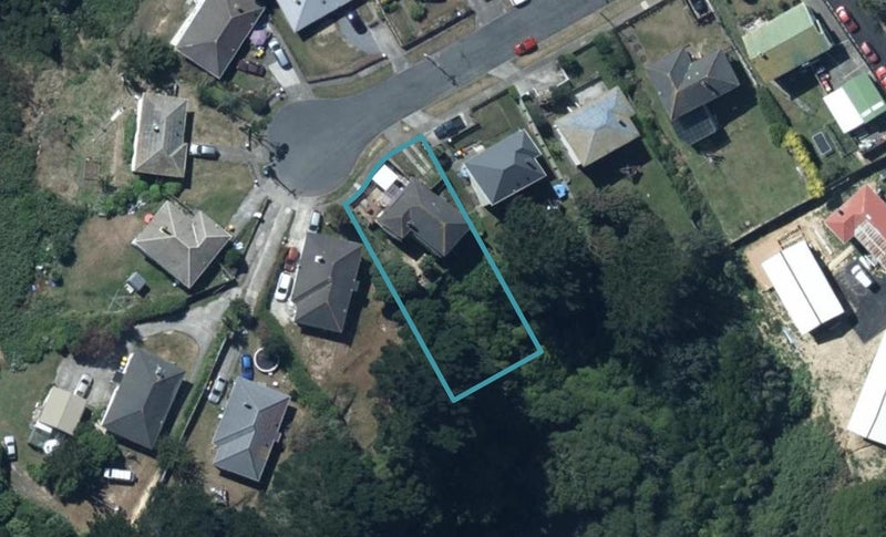 35 Dorset Grove, Cannons Creek, Porirua - Carousel 1