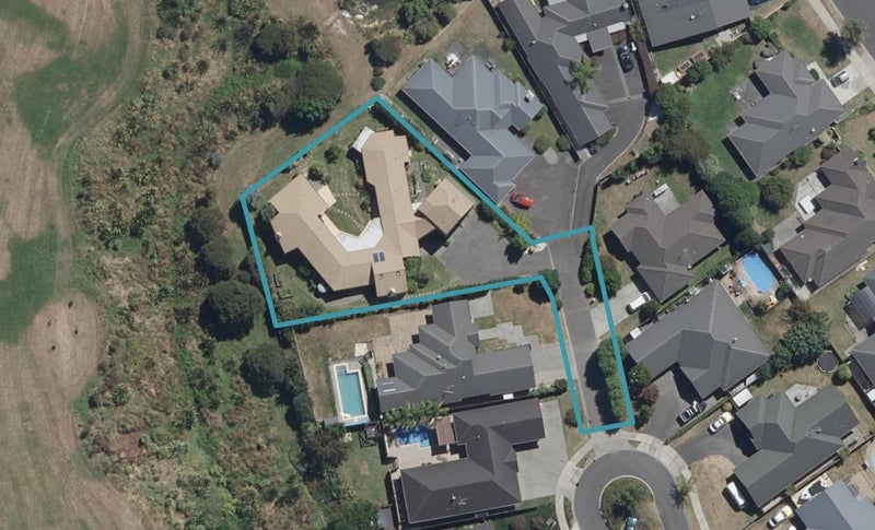 24 Oldfield Court, Huntington, Hamilton - Carousel 1