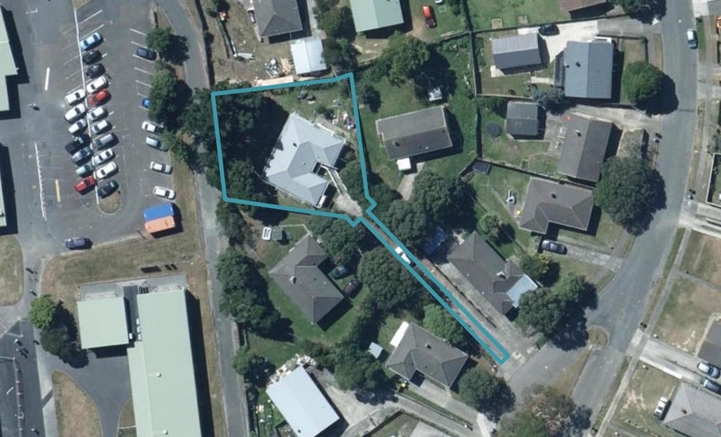 18 Surprise Place, Cannons Creek, Porirua - Carousel 1