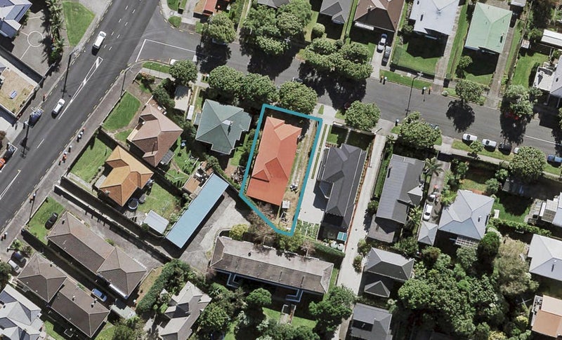 8 Bournemouth Avenue, Sandringham, Auckland - Carousel 1