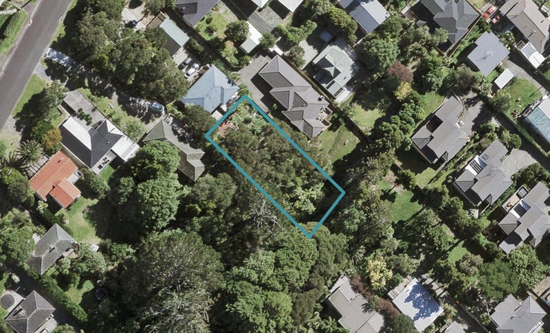 33 Fairmount Road, Titirangi, Auckland - Carousel 1