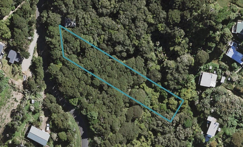 16 Beresford Avenue, Surfdale, Waiheke Island - Carousel 1