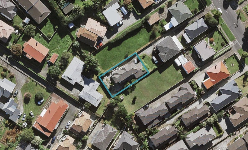 9C Hayr Road, Three Kings, Auckland - Carousel 1