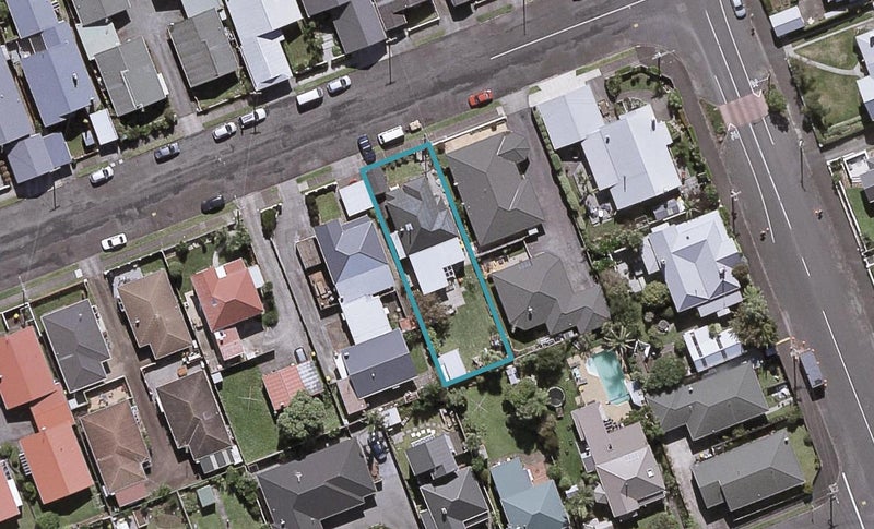 16 Karamu Street, Strandon, New Plymouth - Carousel 1