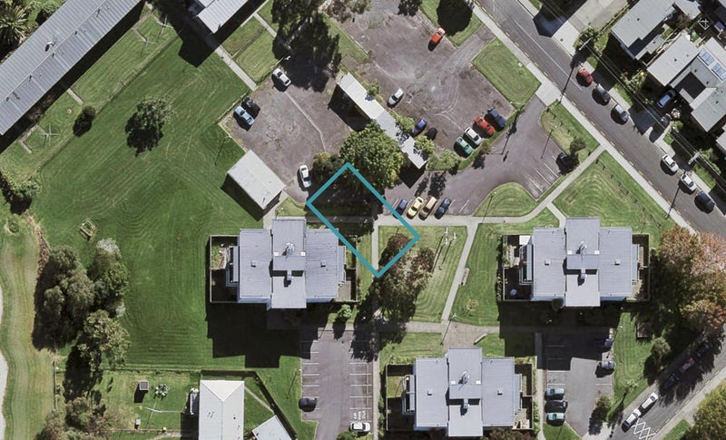 8 Tiakina Road, Northcote, Auckland - Carousel 1