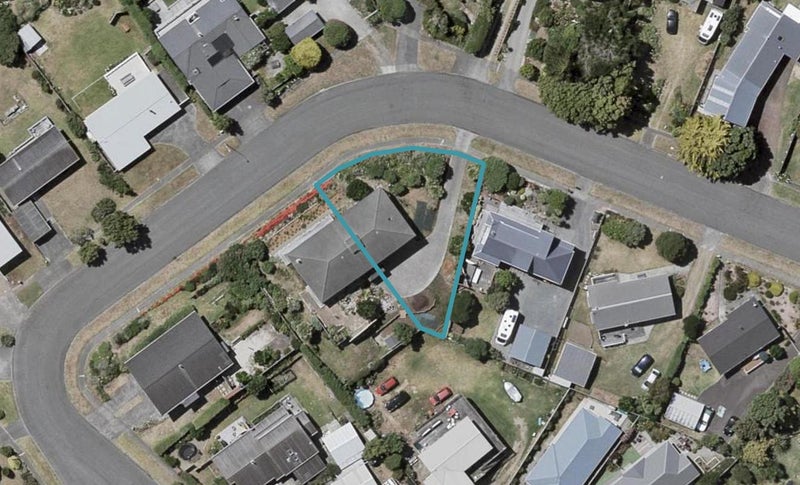 10/12 Oratia Street, Waikanae - Carousel 1