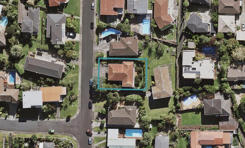 6 Holdaway Avenue, Northcote, Auckland - Carousel 1