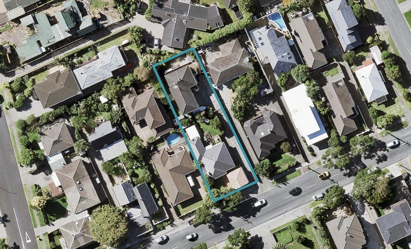 2/19 Eastern Beach Road, Eastern Beach, Auckland - Carousel 1