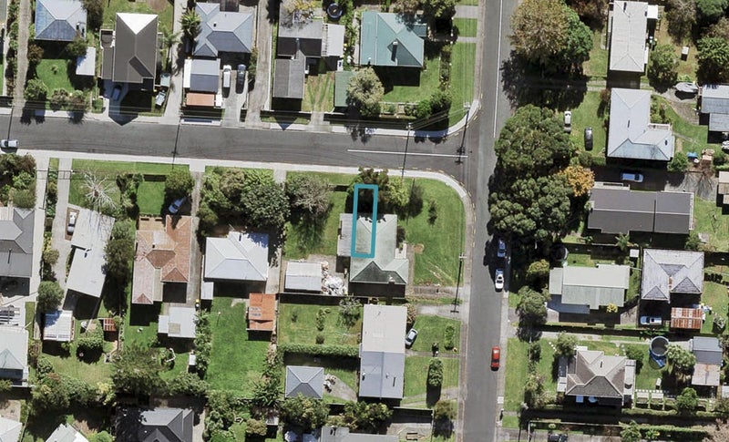 22 Graham Avenue, Te Atatu Peninsula, Auckland - Carousel 1