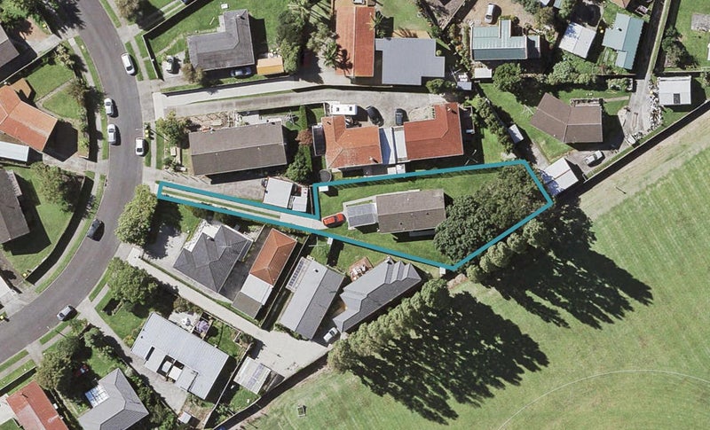 16 Chesley Place, Half Moon Bay, Auckland - Carousel 1