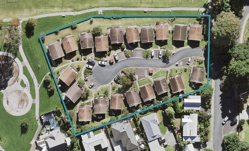 10/2 John Bracken Way, Beach Haven, Auckland - Carousel 1