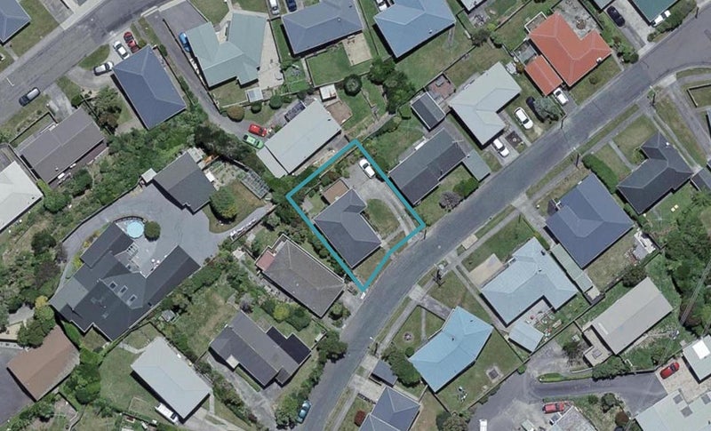 11 Griffiths Grove, Newlands, Wellington - Carousel 1