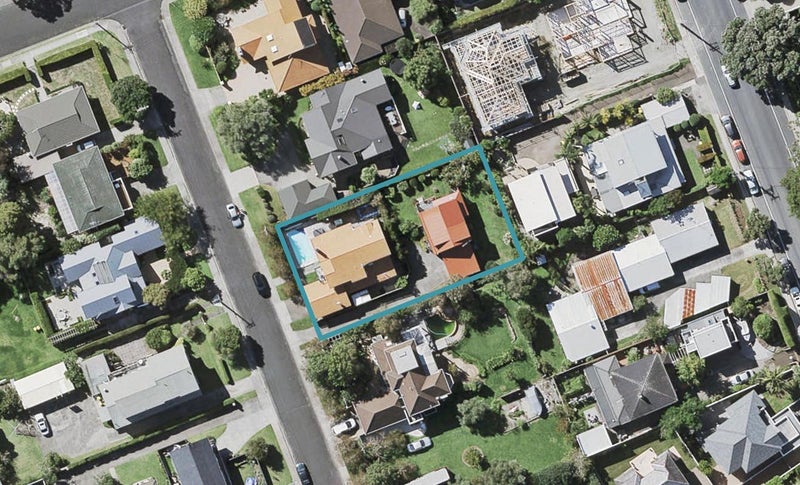 1/6 Maleme Avenue, Belmont, Auckland - Carousel 1