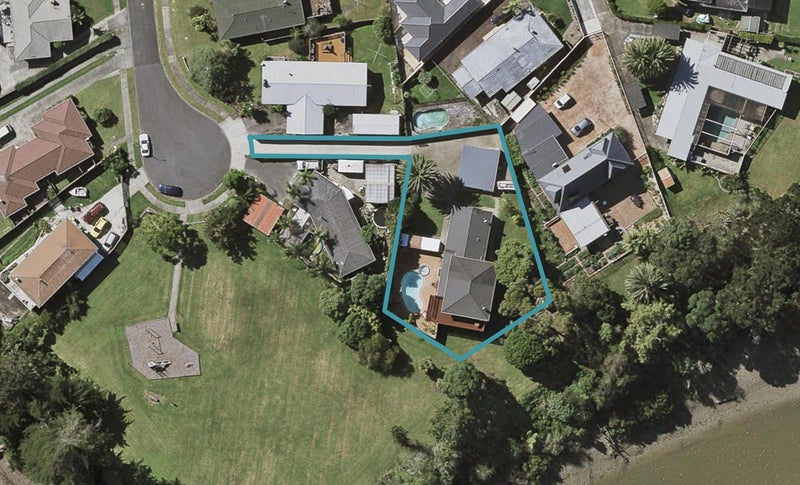2/10 Raewyn Place, Pakuranga, Auckland - Carousel 1