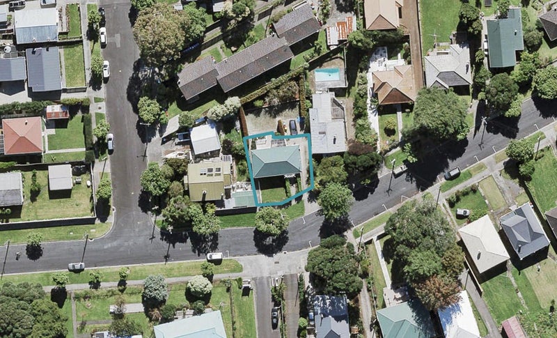 26 Sutherland Road, Point Chevalier, Auckland - Carousel 1
