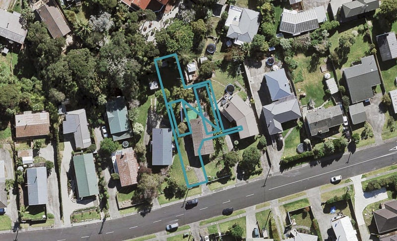 8/11 Seaview Road, Glenfield, Auckland - Carousel 1