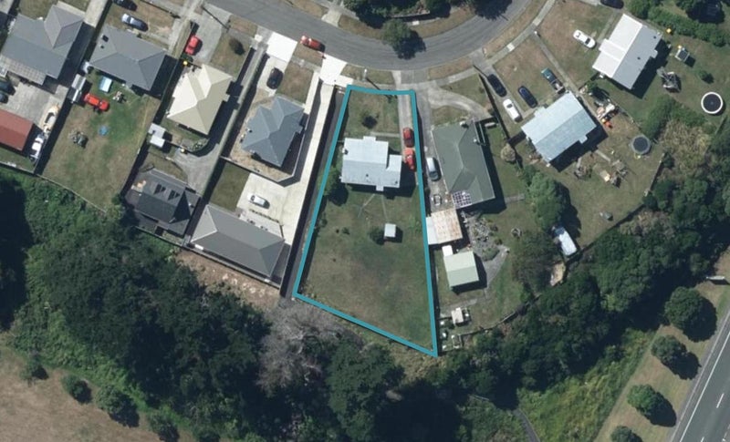 35 Whanga Crescent, Titahi Bay, Porirua - Carousel 1