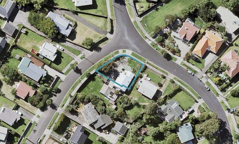 13 Silverton Avenue, Wai O Taiki Bay, Auckland - Carousel 1