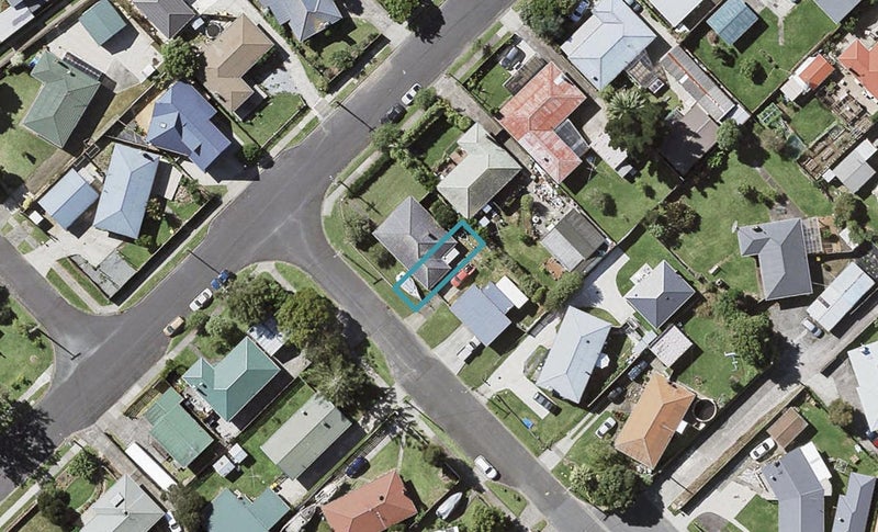 4/2 Dolphin Street, Pakuranga, Auckland - Carousel 1