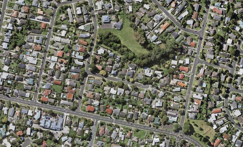 2/8 Grove Lane, Pakuranga, Auckland - Carousel 1