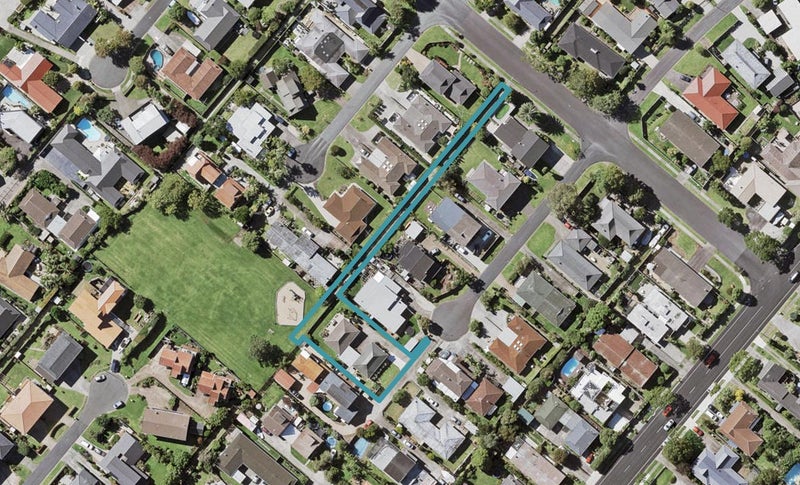11B Levaut Place, Half Moon Bay, Auckland - Carousel 1