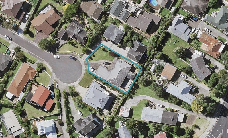 10 Delisle Place, Windsor Park, Auckland - Carousel 1