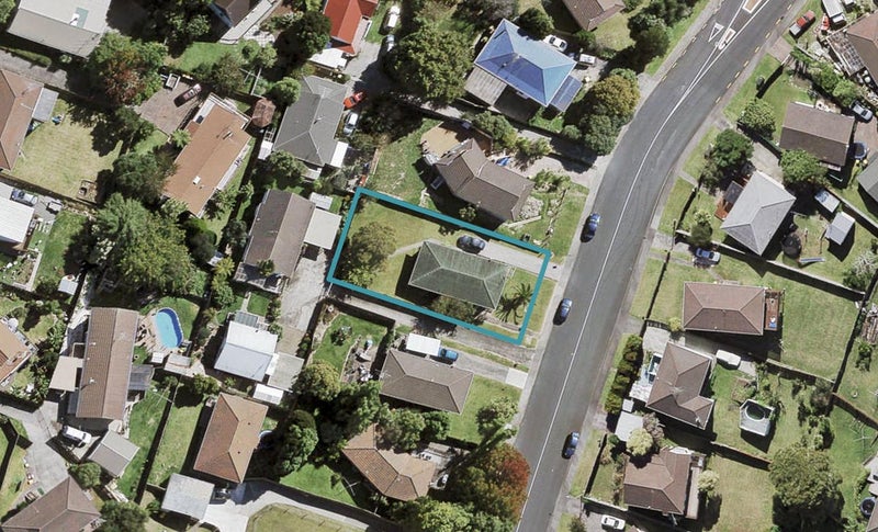 69 Reynella Drive, Massey, Auckland - Carousel 1